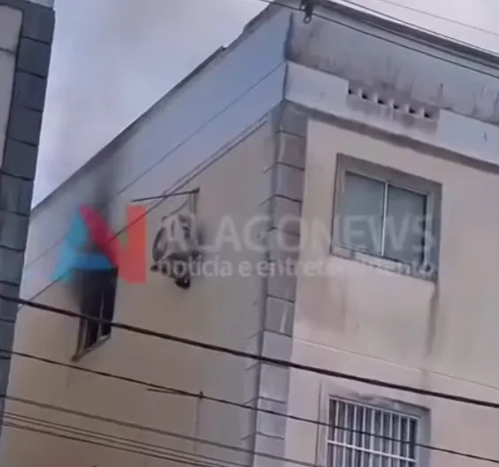 Fogo em apartamento mobiliza Bombeiros e Defesa Civil em Alagoinhas